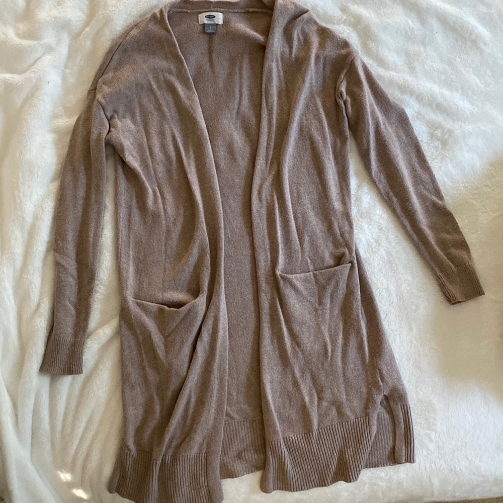 Long sleeve knee length cardigan with pockets